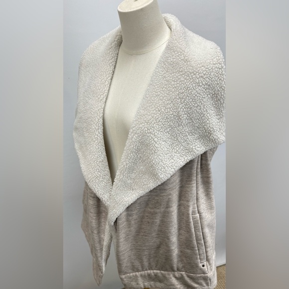 ATHLETA Cream and Gray APRES SKI Sherpa Collar vest size L - Picture 4 of 14